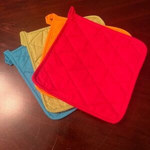NWOT Set of 4 Pot Holders